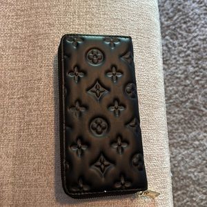 Black unbranded wallet